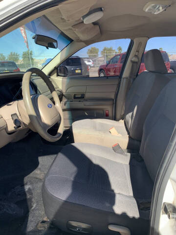 2004 Ford Crown Victoria Police Interceptor