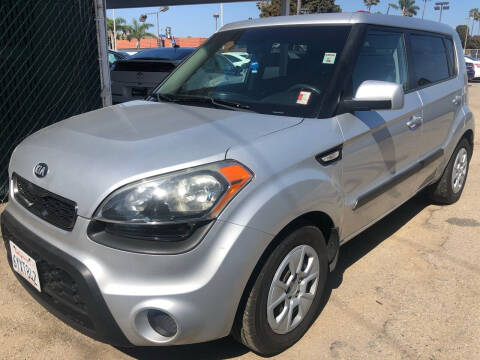 2013 Kia Soul for sale at Auto Max of Ventura in Ventura CA