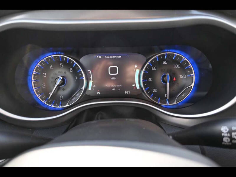 2025 Chrysler Voyager LX