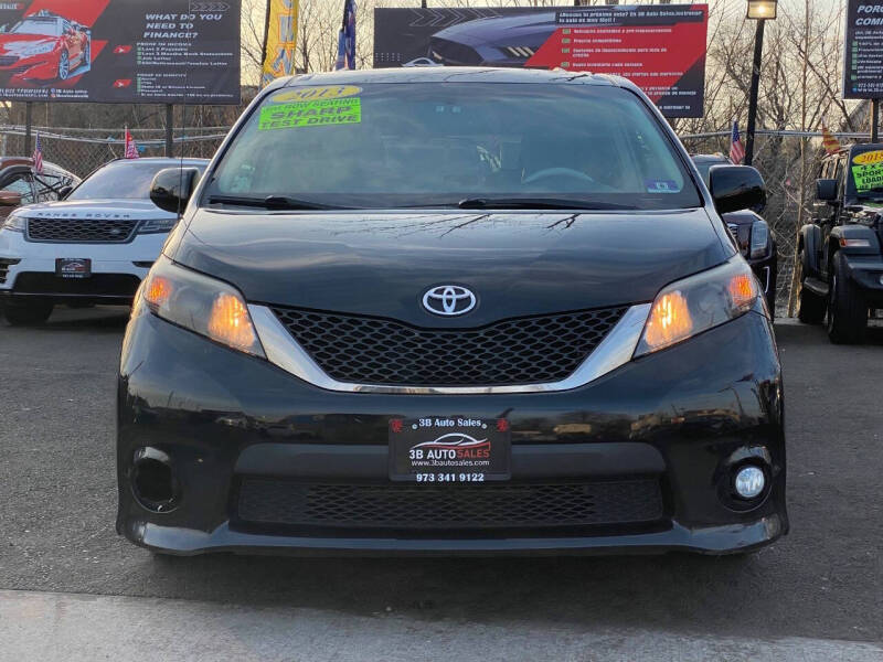 2013 Toyota Sienna SE 8-Passenger