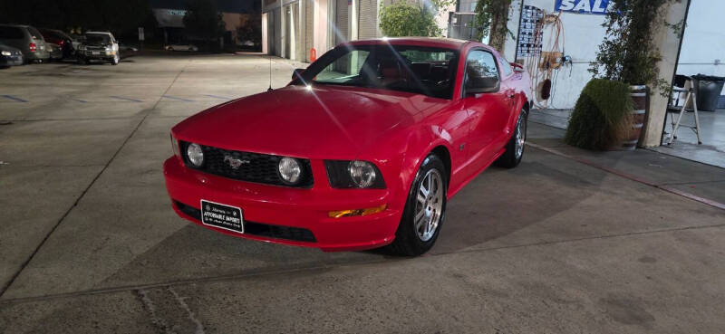 2005 Ford Mustang GT Deluxe