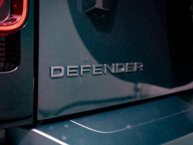 2024 Land Rover Defender 130 P400 Outbound
