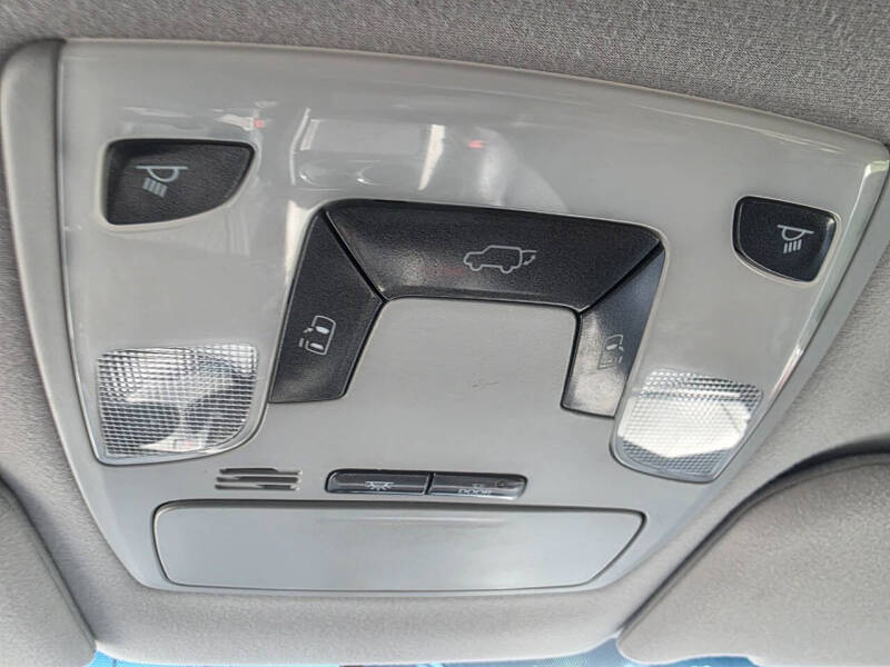 2013 Toyota Sienna SE 8-Passenger