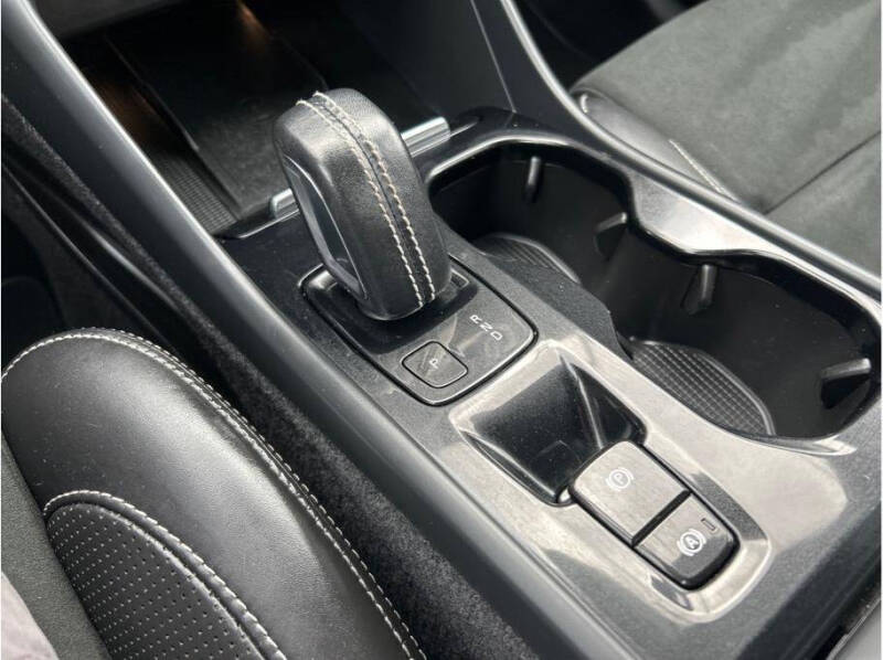 2020 Volvo XC40 T5 R-Design