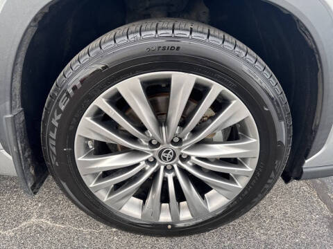 2021 Toyota Highlander Hybrid Platinum