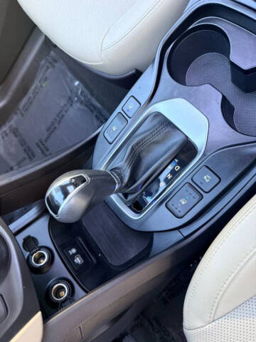 2017 Hyundai Santa Fe Limited Ultimate