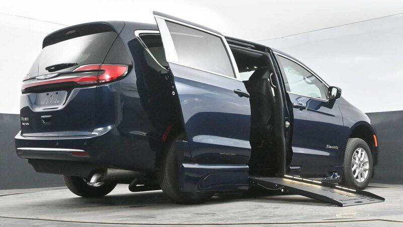 2025 Chrysler Pacifica Select