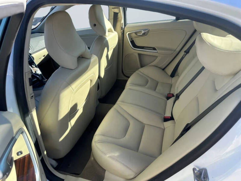 2015 Volvo S60 T5 Drive-E Platinum