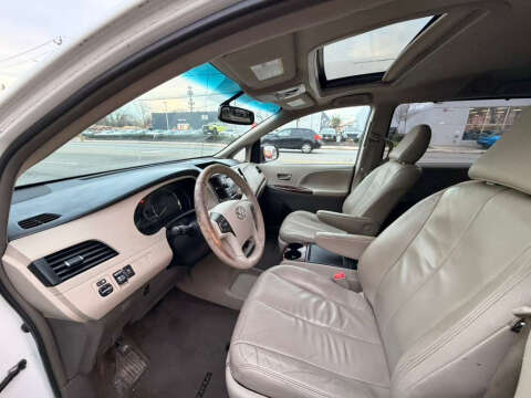 2013 Toyota Sienna XLE 8-Passenger