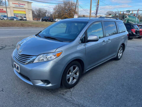2016 Toyota Sienna LE 8-Passenger