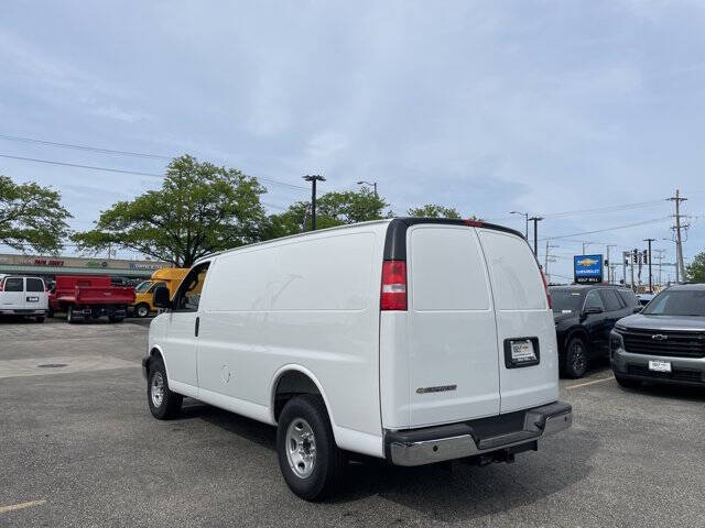 2025 Chevrolet Express 3500