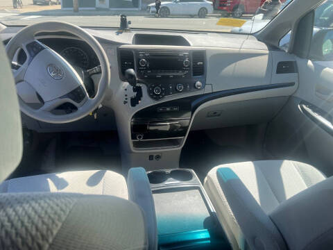 2011 Toyota Sienna LE 8-Passenger