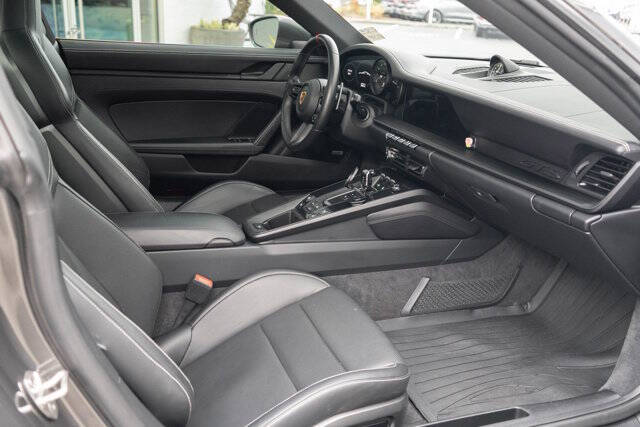 2022 Porsche 911 Carrera 4 GTS