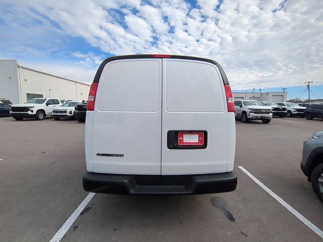 2025 Chevrolet Express 2500