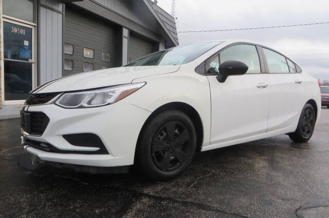 2017 Chevrolet Cruze LS photo 4