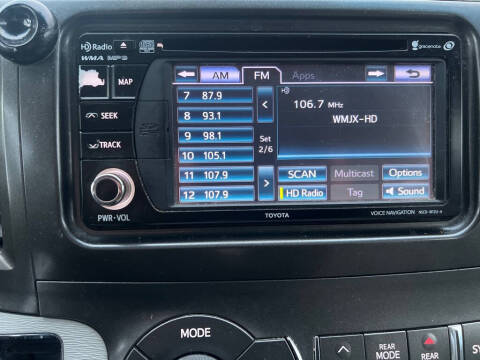 2013 Toyota Sienna LE 7-Passenger