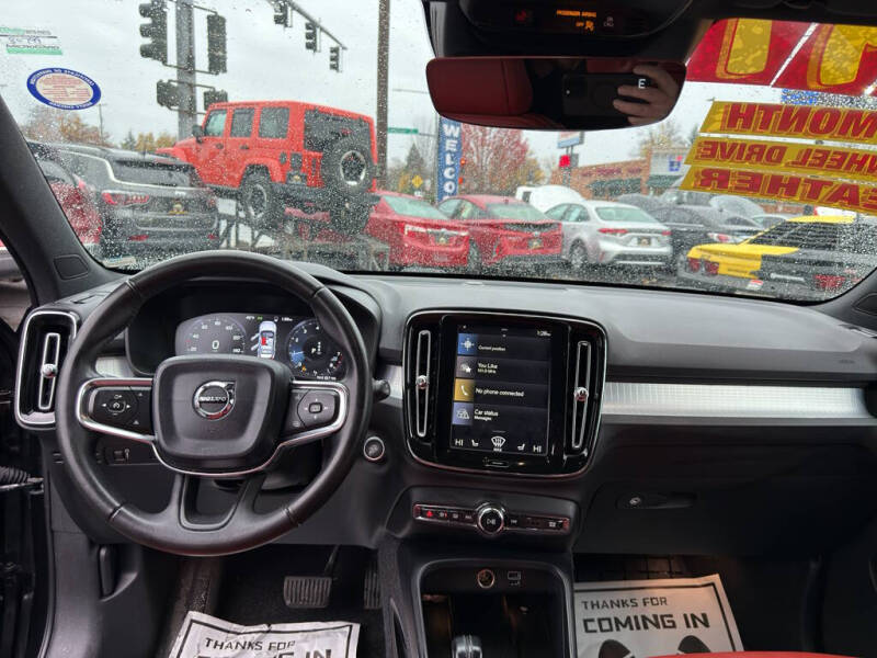 2019 Volvo XC40 T5 Momentum