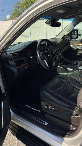 2017 Cadillac Escalade ESV Luxury