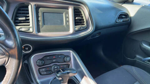 2015 Dodge Challenger SXT