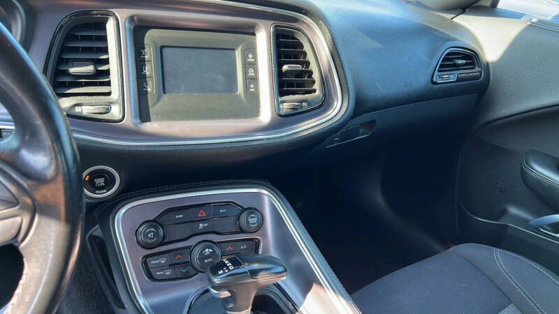 2015 Dodge Challenger SXT