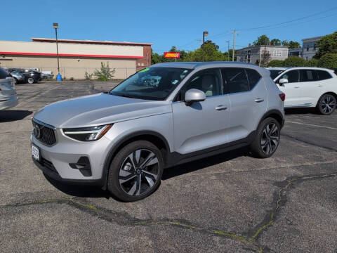 2024 Volvo XC40 B5 Plus Bright Theme