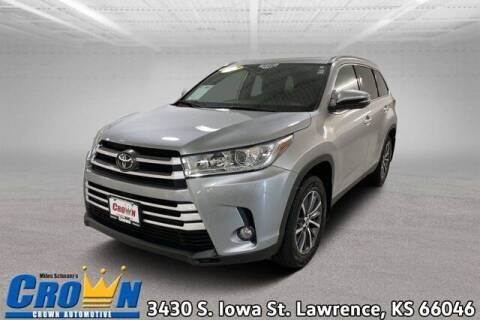 2019 Toyota Highlander for sale at Crown Automotive of Lawrence Kansas in Lawrence KS