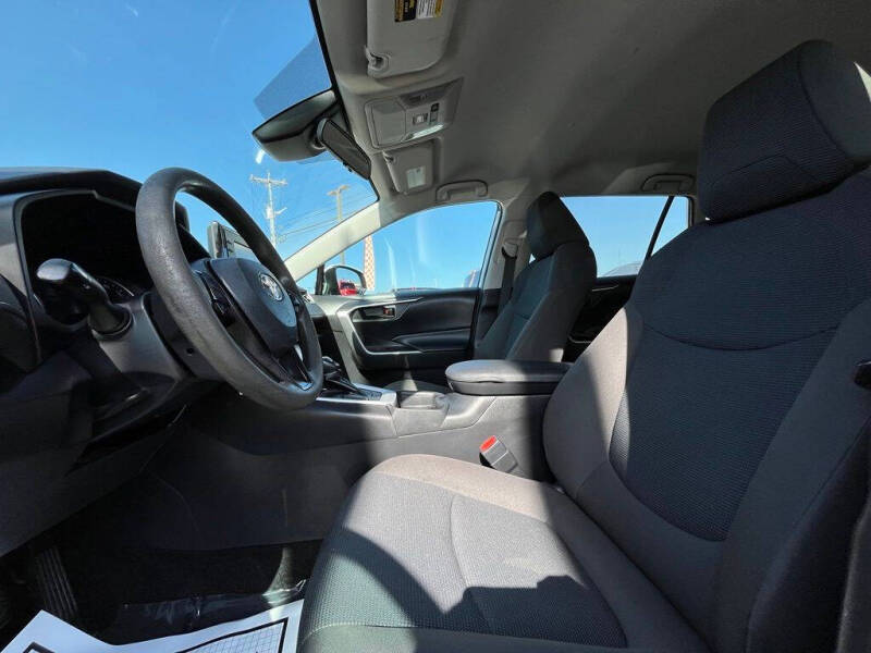 2021 Toyota RAV4 LE