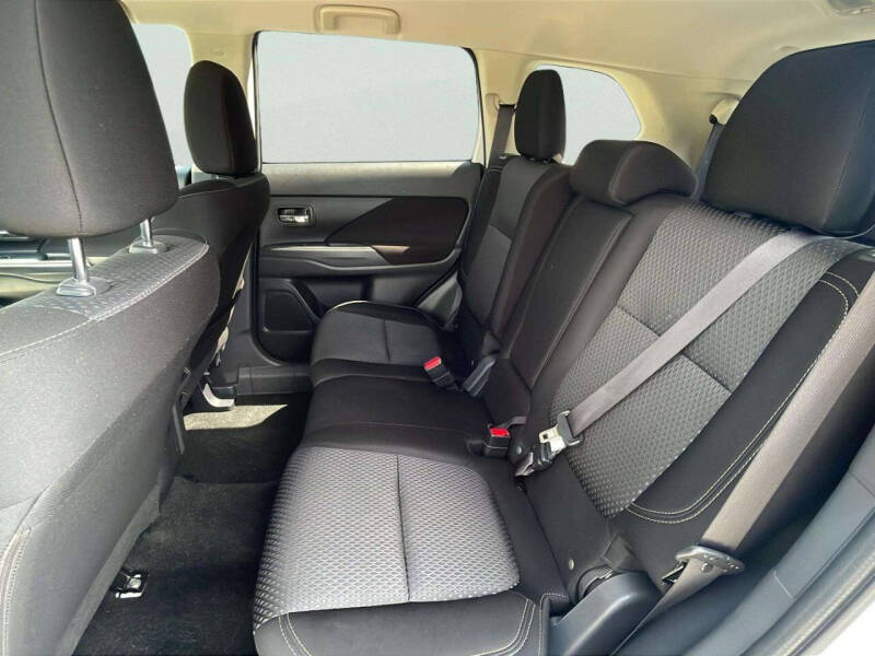 2019 Mitsubishi Outlander ES