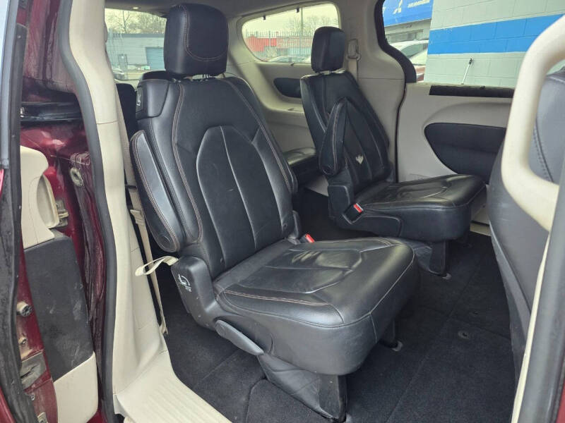 2017 Chrysler Pacifica Touring-L