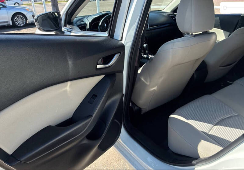 2016 Mazda MAZDA3 i Touring