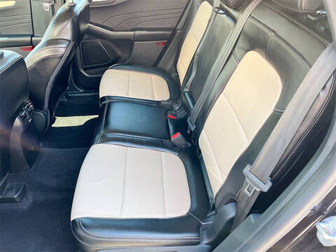 2022 Ford Escape Titanium