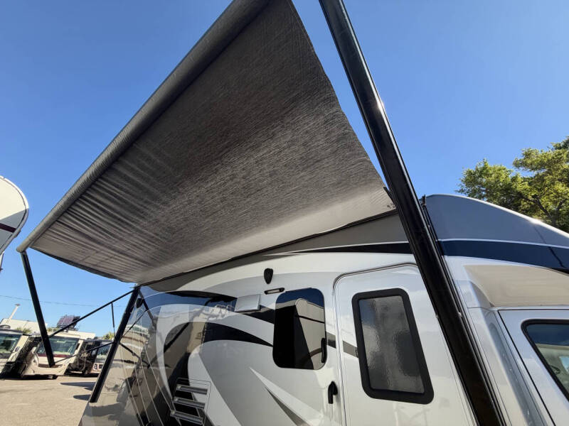 2017 Forest River Sunseeker MBS