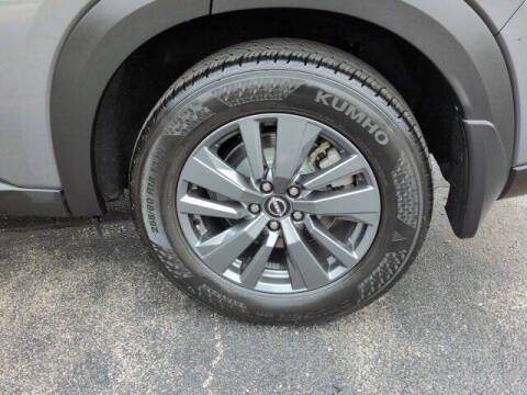 2024 Nissan Pathfinder SV