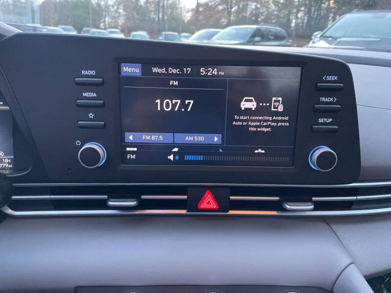 2023 Hyundai Elantra SE