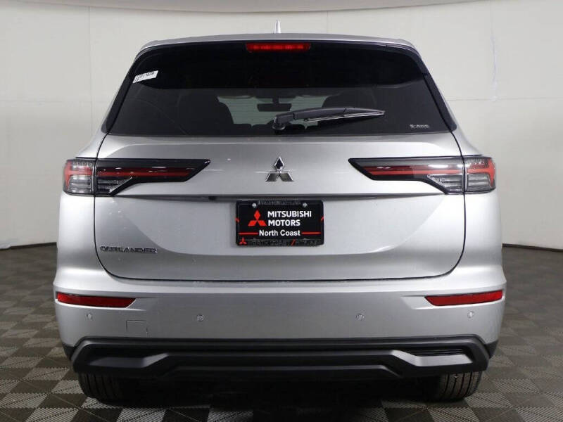 2026 Mitsubishi Outlander ES