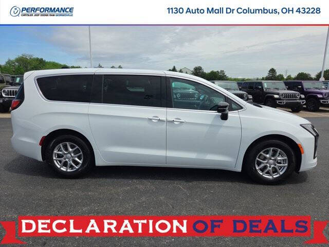 2027 Chrysler Pacifica Select