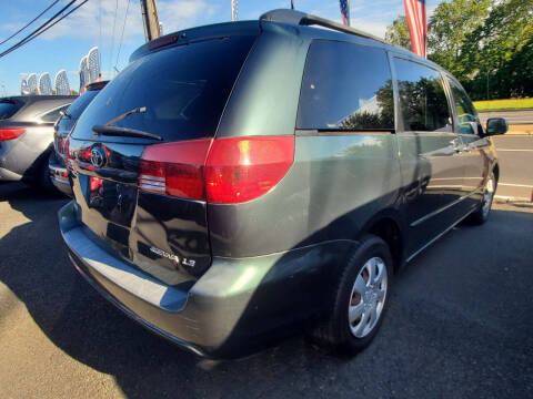 2004 Toyota Sienna LE 7 Passenger