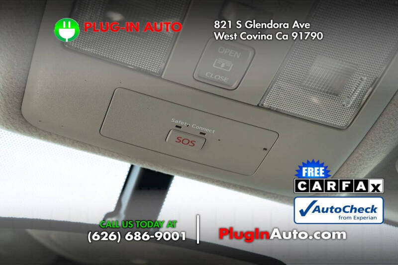 2013 Toyota Prius v Five