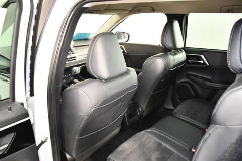 2023 Mitsubishi Outlander SE