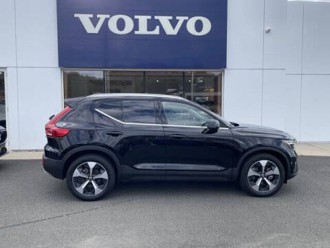 2025 Volvo XC40 B5 Plus Bright Theme