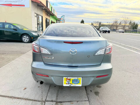 2013 Mazda MAZDA3 i SV