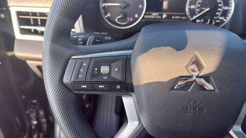 2025 Mitsubishi Outlander ES