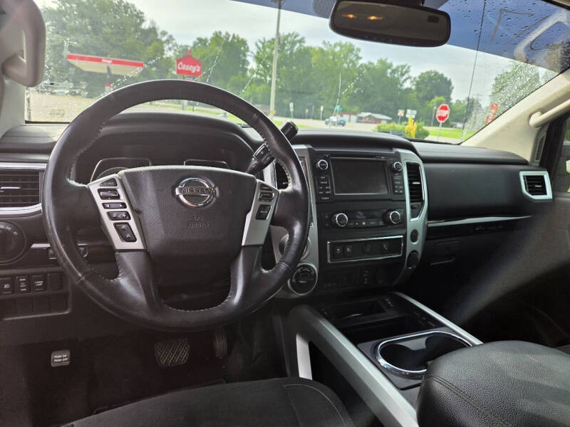 2017 Nissan Titan SV