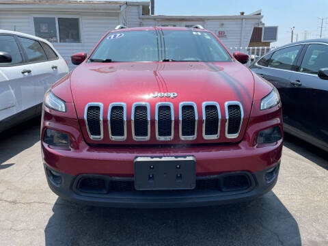 2017 Jeep Cherokee for sale at Nissi Auto Sales in Waukegan IL
