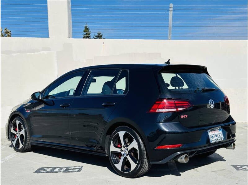 2019 Volkswagen Golf GTI SE photo 6