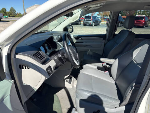 2011 Volkswagen Routan SE