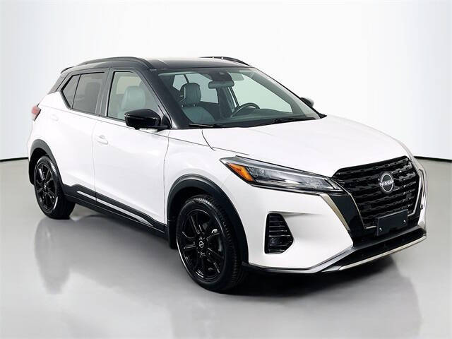 2022 Nissan Kicks SR