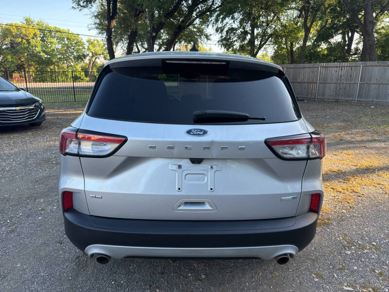 2020 Ford Escape SE