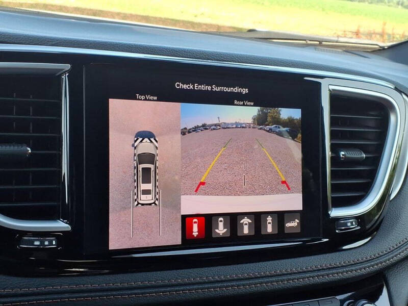 2025 Chrysler Pacifica Pinnacle