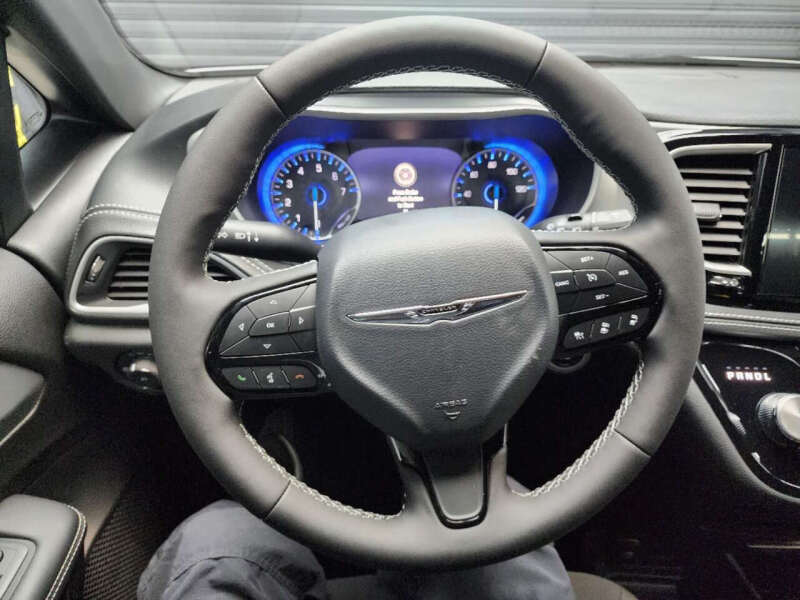 2024 Chrysler Pacifica Touring